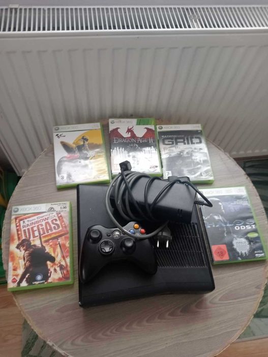 Sprzedam Xbox 360 i jeden pad i 5 gier w komplecie