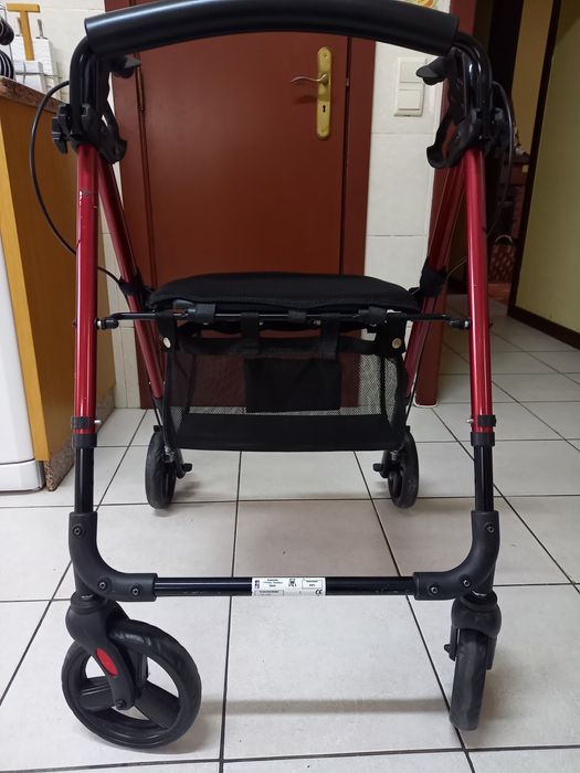 Andarilho em alumínio com rodas e travões