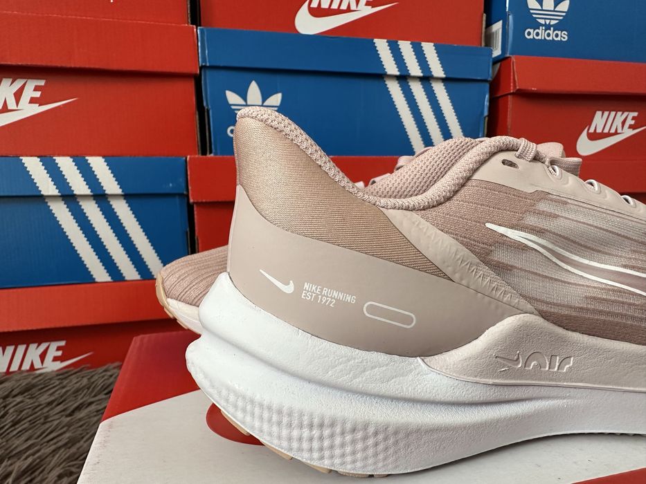 Жіночі кросівки Nike