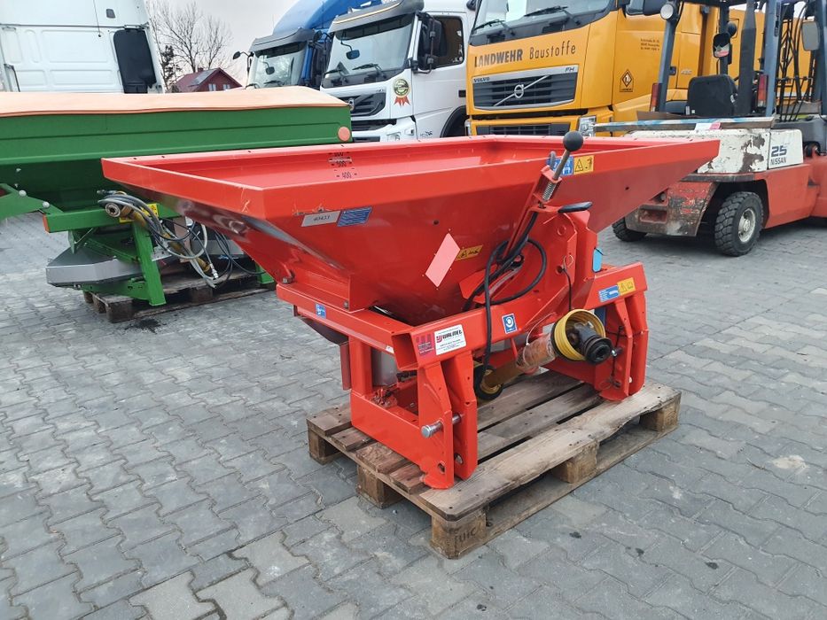 Rozsiewacz do nawozu Kuhn MDS 735M Bardzo ładny