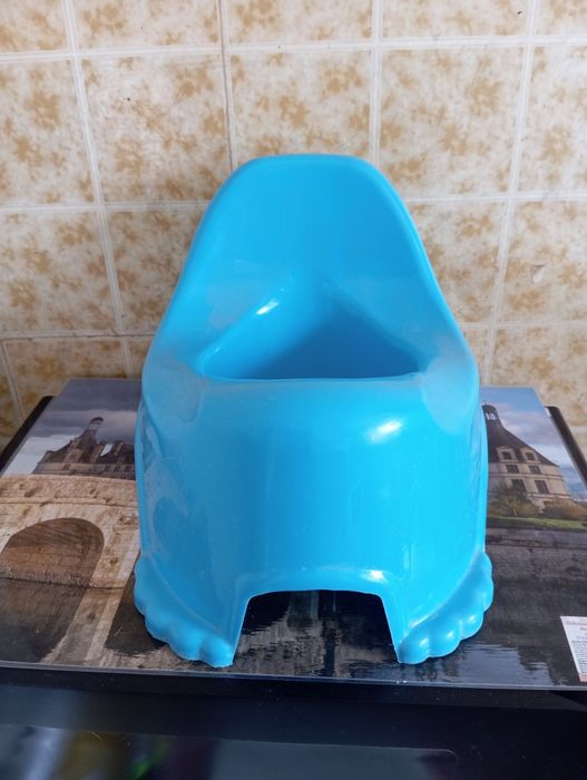 Горшок детский. Пластмасс. Эмалированный.