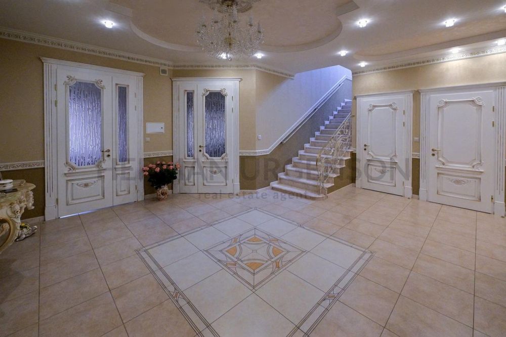 Продаж будинку 404 м.кв / 22 сотки / Минай