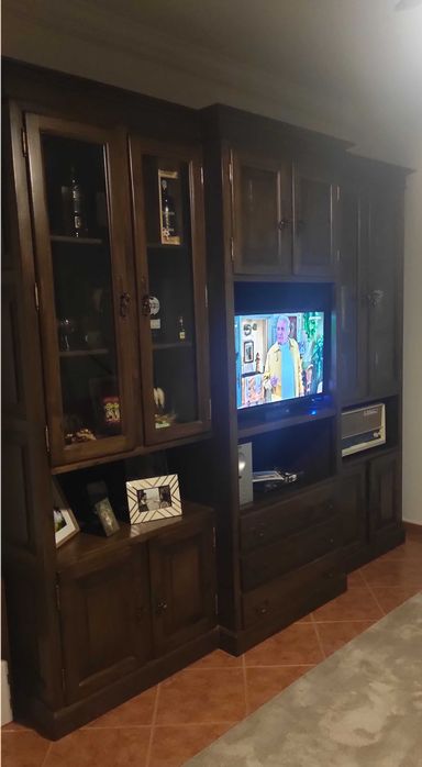 Móvel de TV com biblioteca