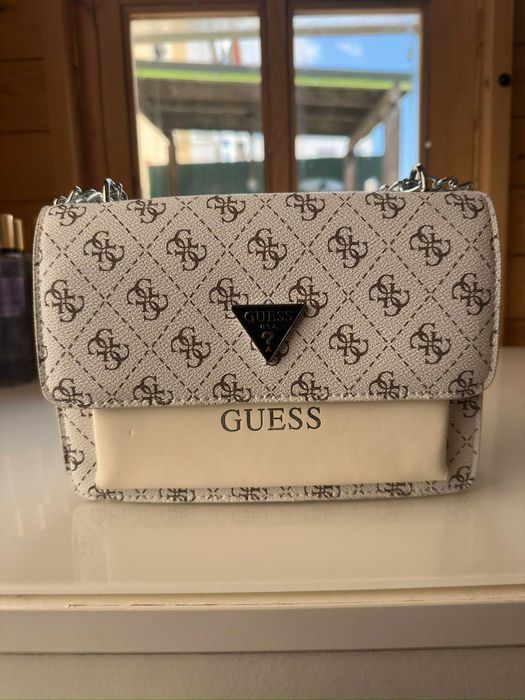 Mala Guess  Nova