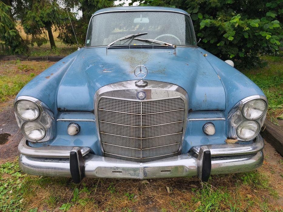 Mercedes W111 230s