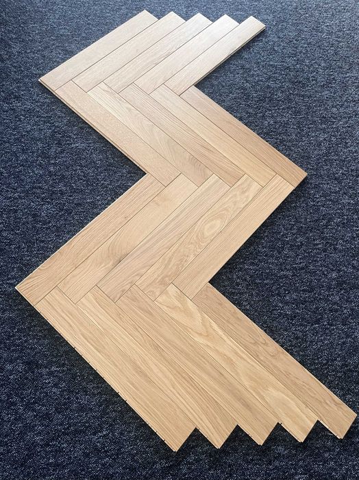 Podłoga drewniana jodełka klasyczna 11x68x470 Lakier Od ręki 200 m2