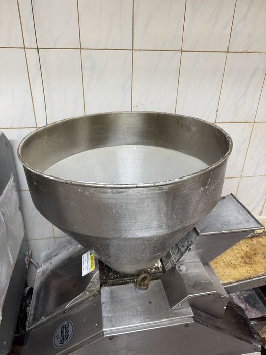 Тістоділитель. Тістодільна машина тестоделитель