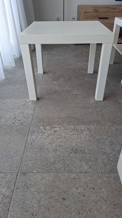 3 Mesas brancas e 6 cadeiras brancas Ikea