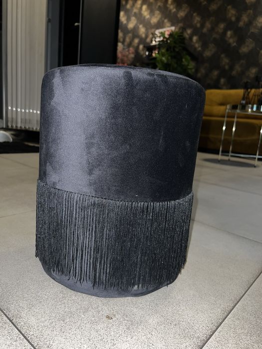 Czarna pufa jak nowa