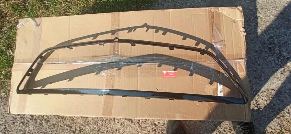Рамка решітки радіатора Chevrolet bolt EUV 42803280, 42803280