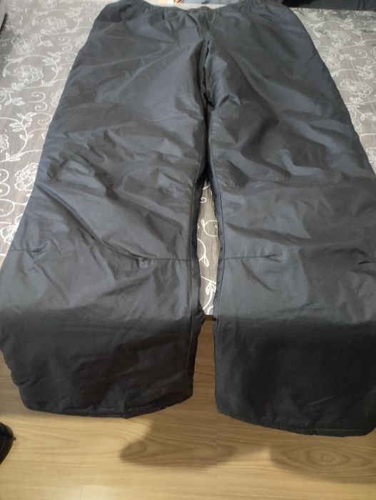 Теплые лыжные штаны.