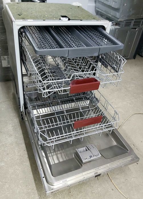 Встраиваемая посудомойка 60см на три лотка с проекцией Neff S51N58X9EU