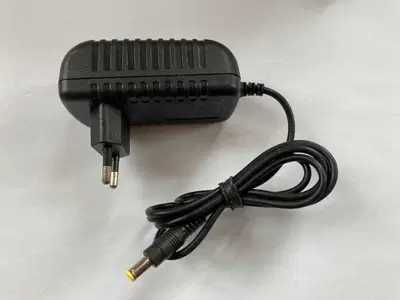 Zasilacz 12V 2A , (+) w środku , wtyk fi 5,5/2,1 mm