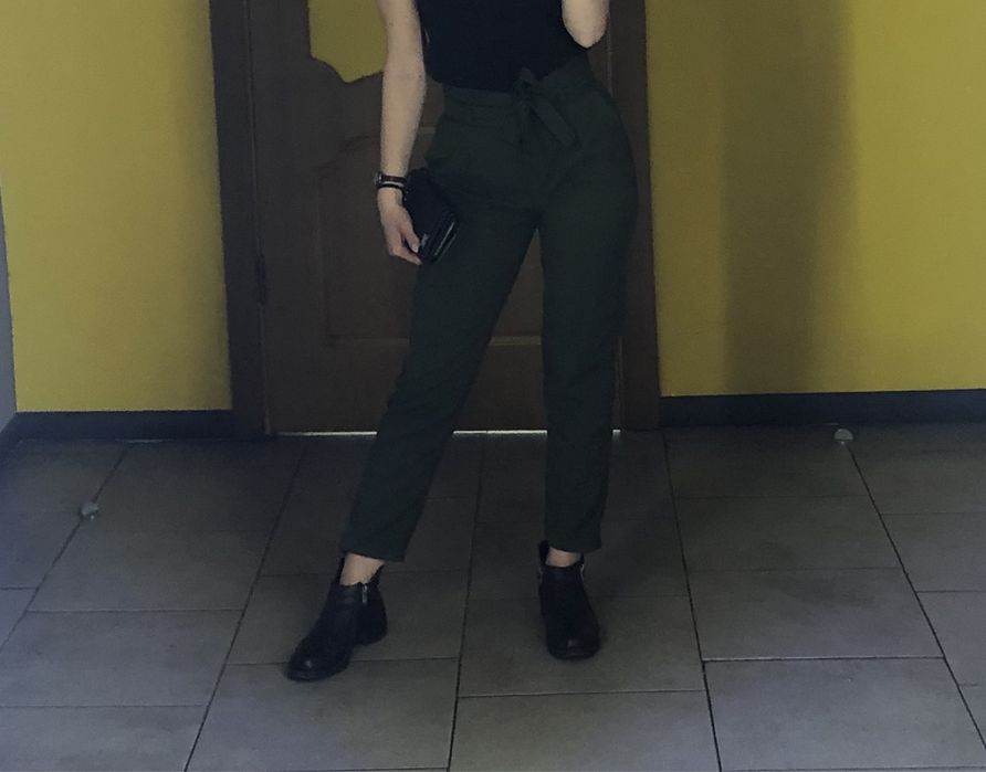 Брюки зеленого кольору