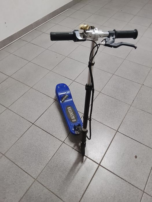 Vendo trotinete eléctrica de criança