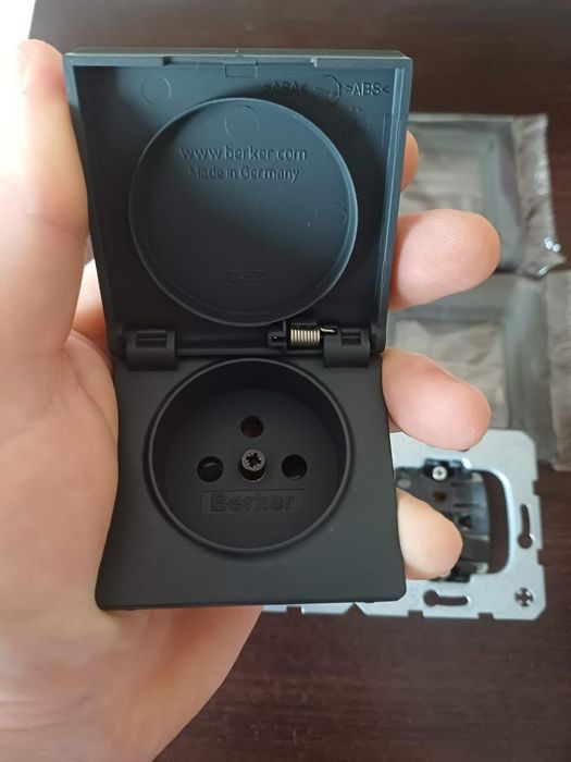 2 Nowe zestawy gniazd firmy Berker