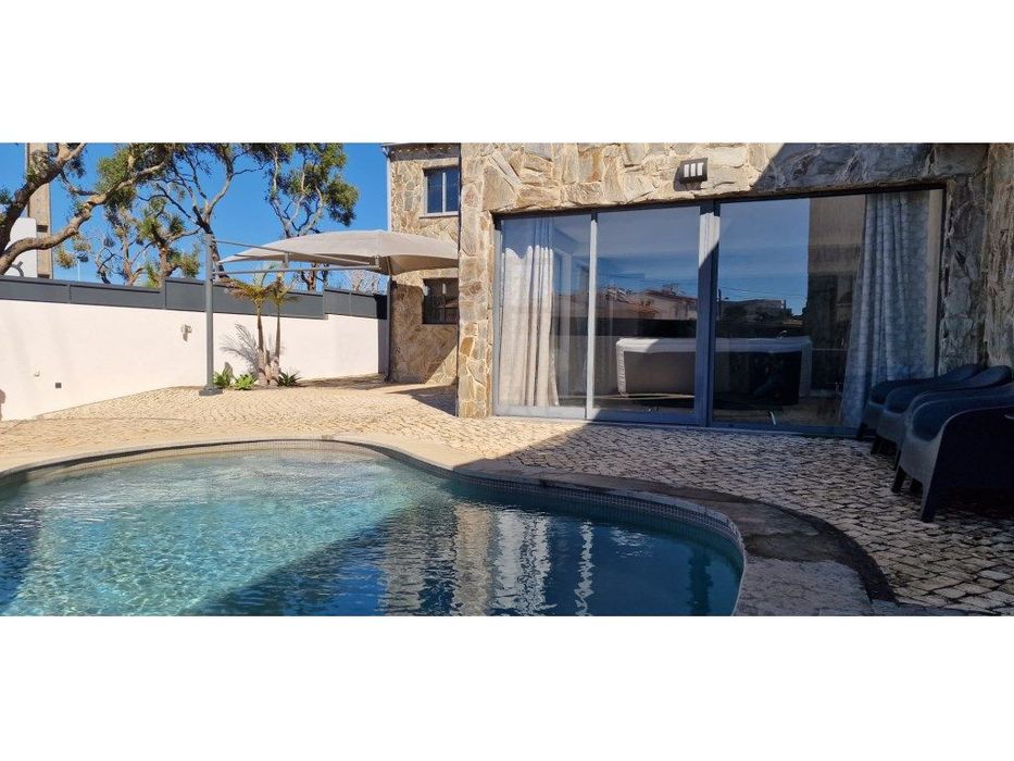 Moradia T3 em Alcoitão - mobilado