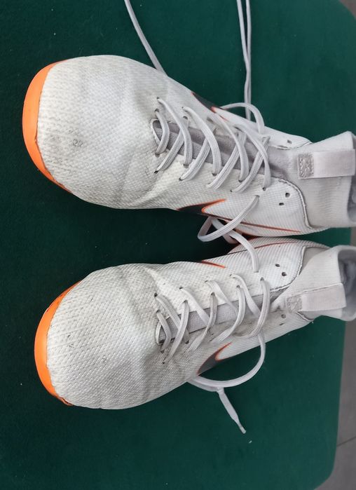 Buty piłkarskie, lanki