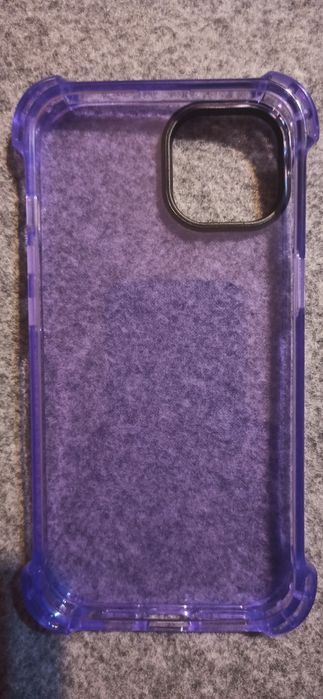 Продам чехол на iPhone 13