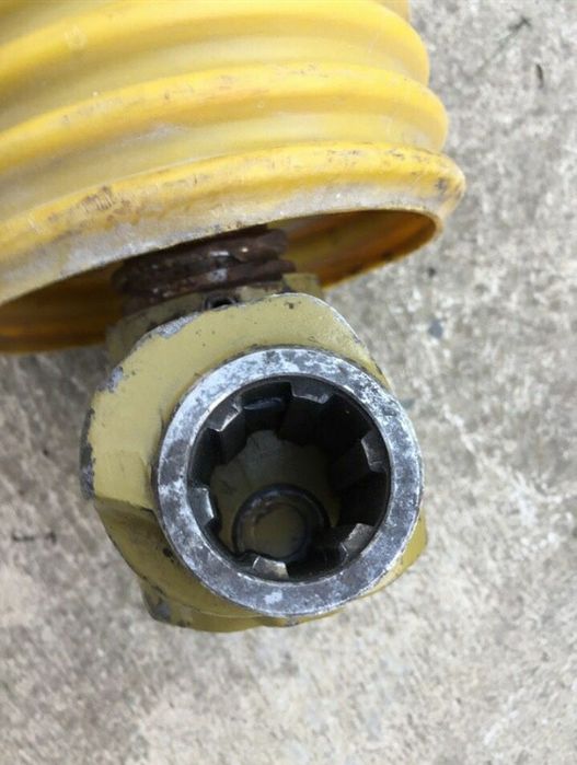 Кардан поворотний, поворотний шарнир карданного вала, гук, вал кардан