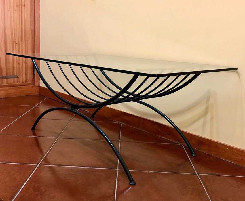Mesa em ferro maciço para sala de estar