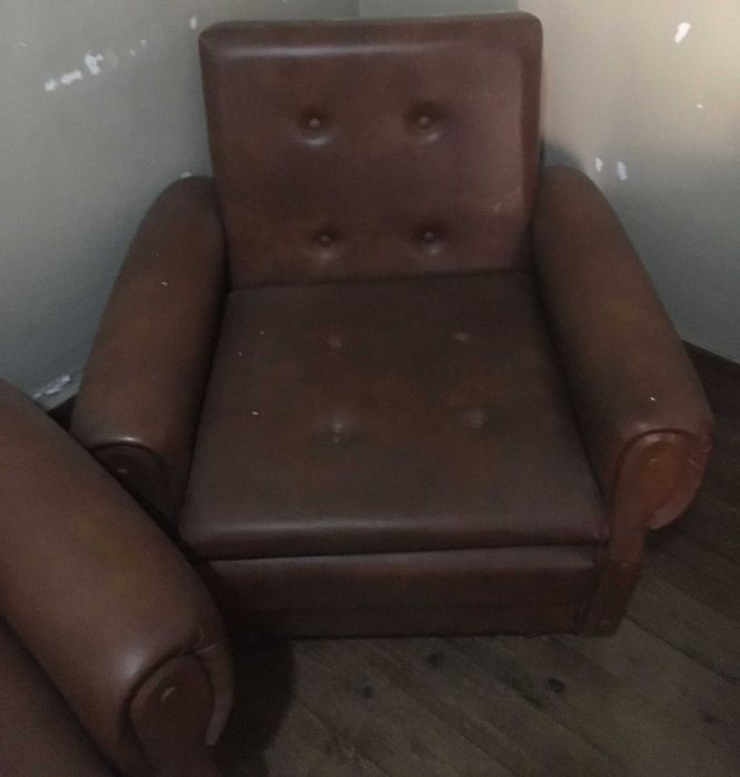 Sofás individuais em napa