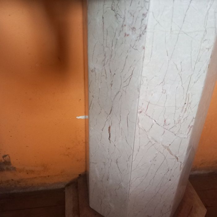 Consola em pedra mármore