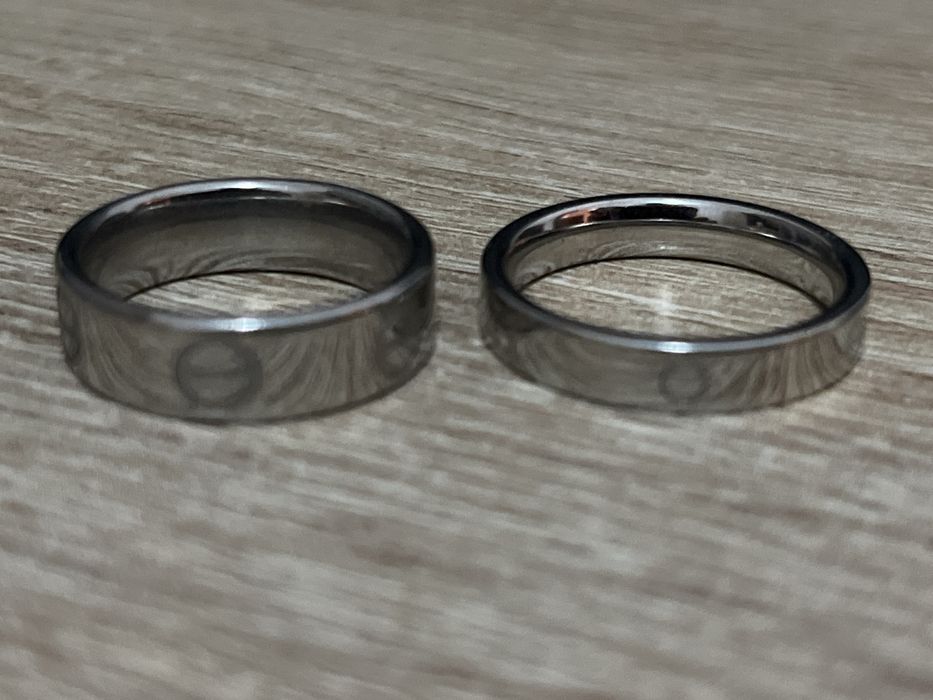 Conjunto de 4 anéis modernos – ótimo estado