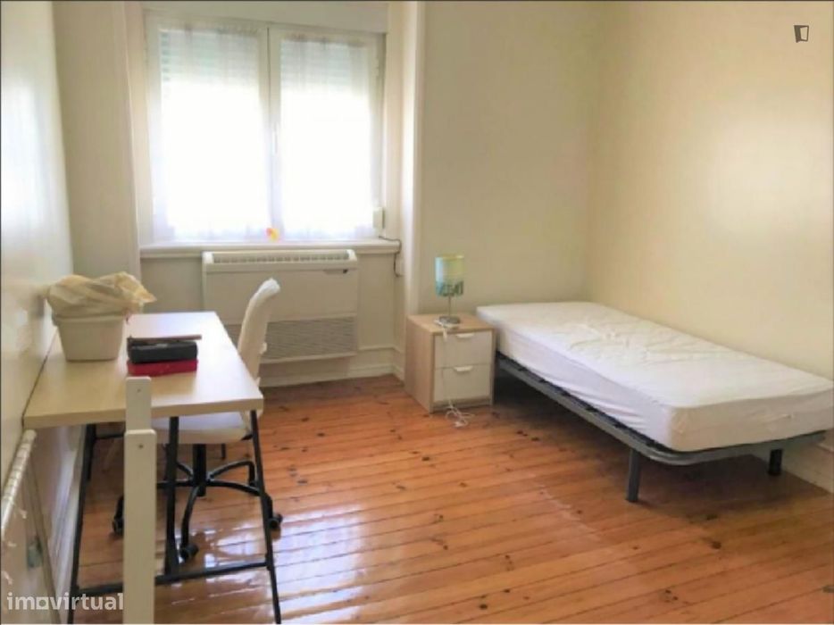 Room - located in Alameda Lisbon