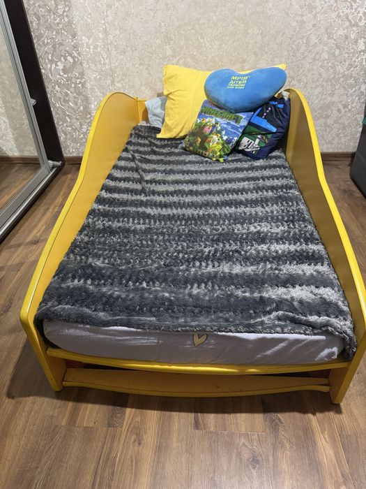 Кровать машина детская