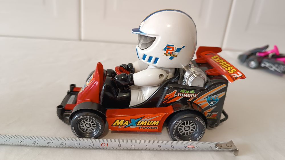 2 carros de Corrida . Bom estado
