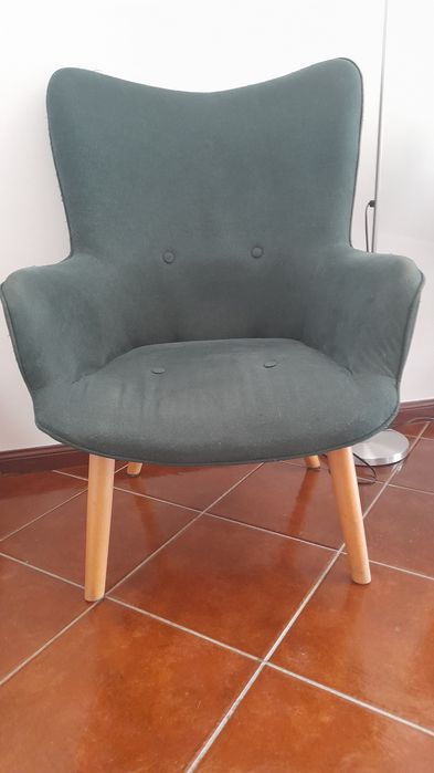 Promoção:  2 Cadeirões usados: antes €60, agora: €40; 1 Cadeirão: antes €35, agora €20