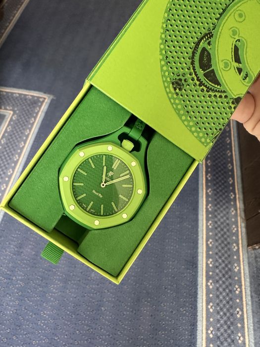 Оригінальний годинник Swatch Pop "Royal Pop"
