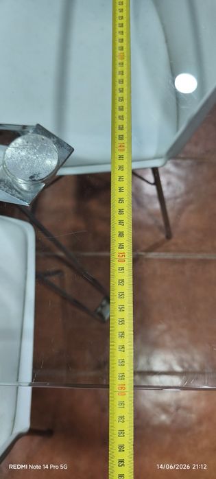 Mesa de cozinha ou sala de jantar.