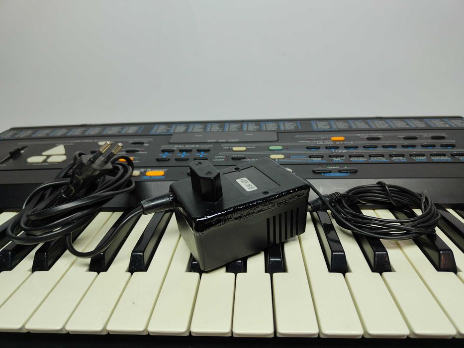 Roland E-16 syntezator keyboard