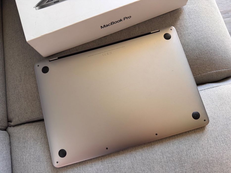 MacBook Pro 13” 2019 i5 8GB 256GB Touch Bar + Caixa