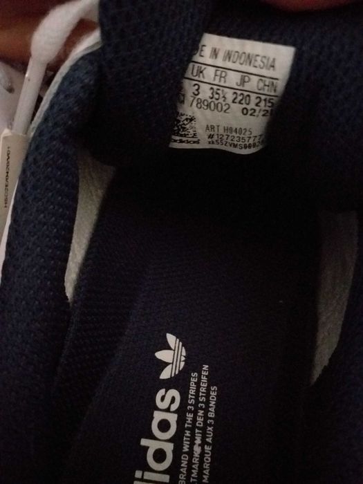 Vendo tenis adidas superstar em ganga novos na caixa tamanho 35.5