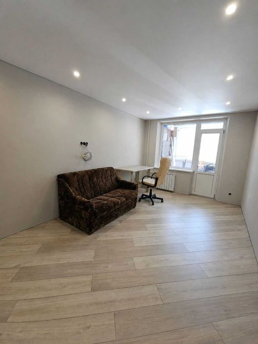 Продам 3-кімнатну квартиру з капітальним ремонтом біля метро Салтівка 3\12  62000 у.е. К2