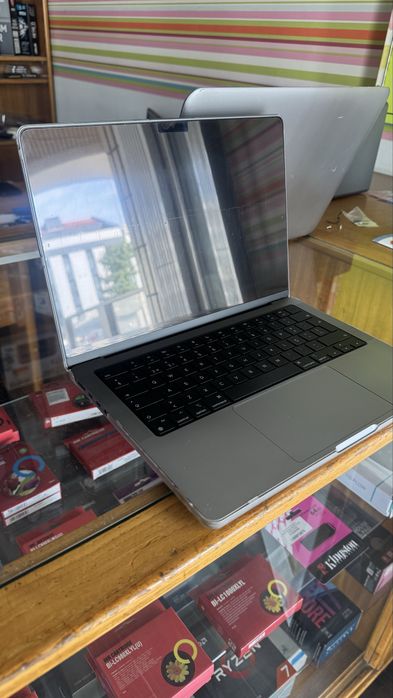 Apple Macbook Pro M2
