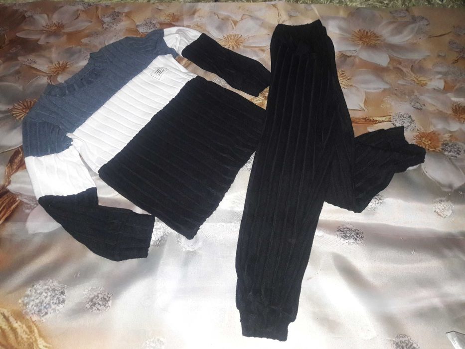 Кашеміровий найніжніший костюм  на 130 см Новий ! 250 грн!!!