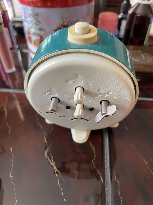 Продам настольные часы СССР молния,маяк,витязь