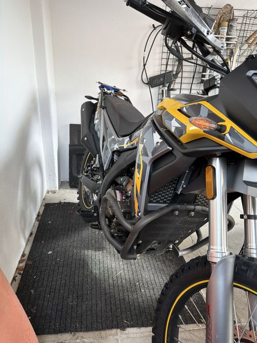 Voge 300 rally impecavel