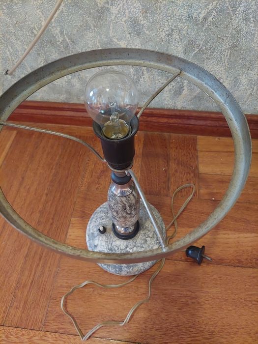 Лампа настільна мармурова.