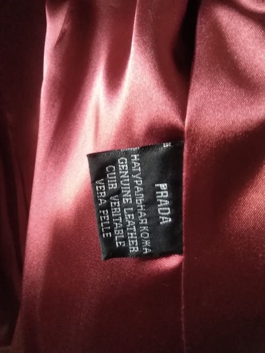 Женское кожанное пальто.