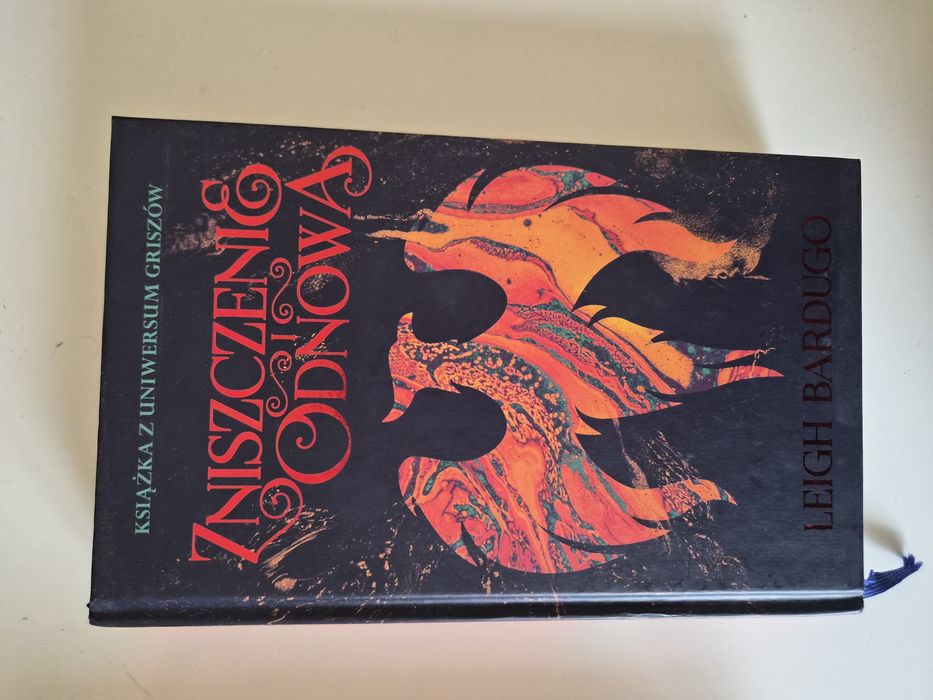 Trylogia "Cień i Kość" L. Bardugo, 2019