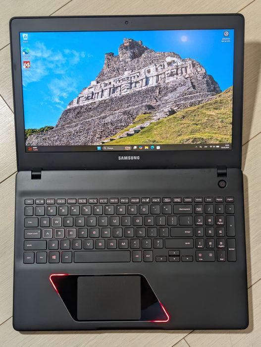 Ігровий ноутбук Samsung NP800GSM Core i7 GeForce 1050 8-32/до 1Tb SSD