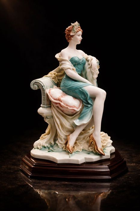 Фарфор Италия 29 см • Дама в кресле • Салонный уровень