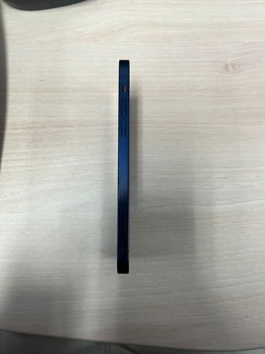 Iphone 12 na cor azul