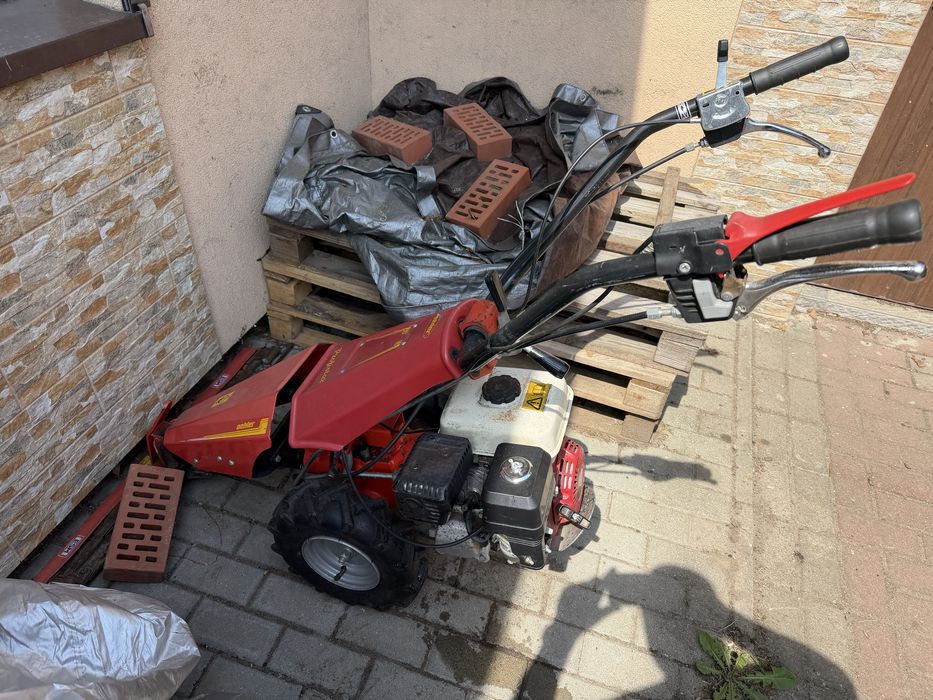 Kosiarka spalinoawa listwowa z zamiatarka