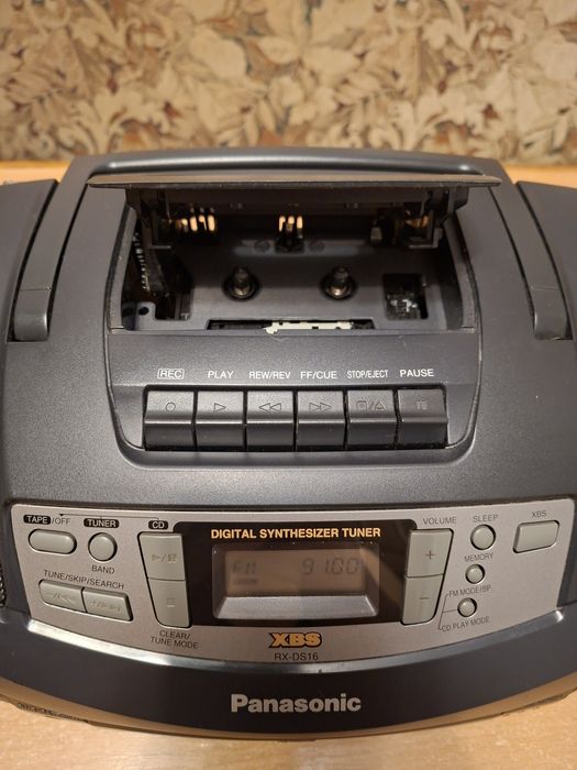 Стереомагнитола Panasonic RX-DS16,тюнер FM,кассета,рабочее состояние.
